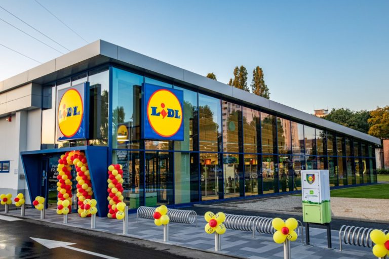 وظيفة تعبئة الخضروات والفواكه في Lidl: راتب 2780€ شهريًا